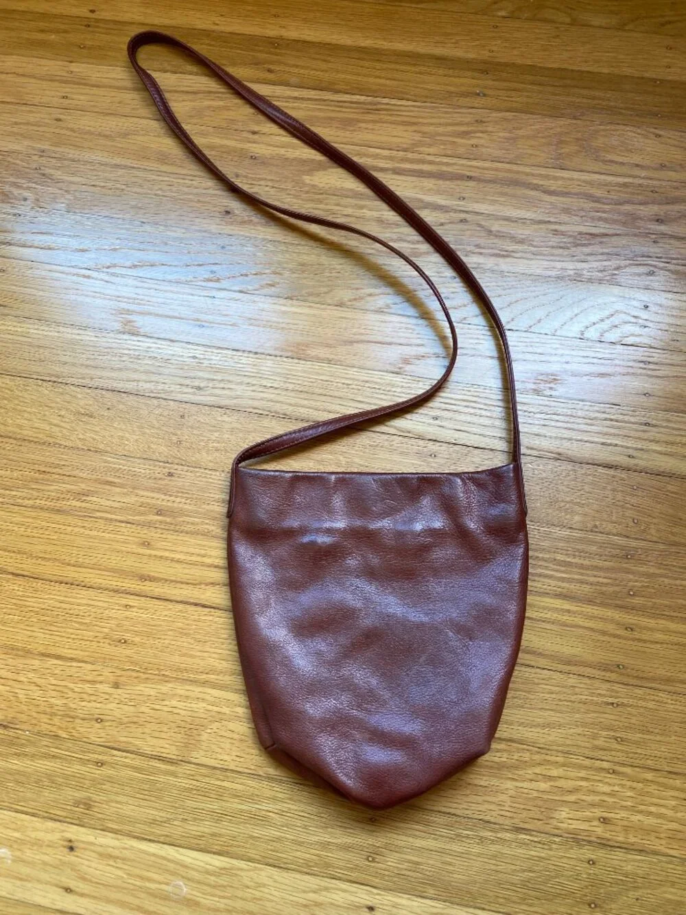 Leather crossbody in Saddle - GUC